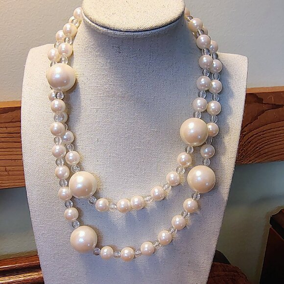 Vintage 80s Trifari Necklace Faux Pearls Gold Tone Cone and Clear Bead Spacers - Picture 7 of 7